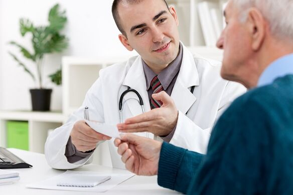 Andare dal medico a causa di dimissioni patologiche negli uomini